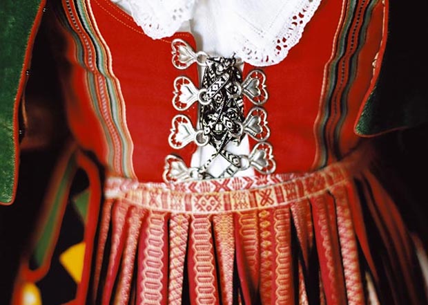 Traditional-costume-IMA26190-Magnus-Fond-Johner.jpg